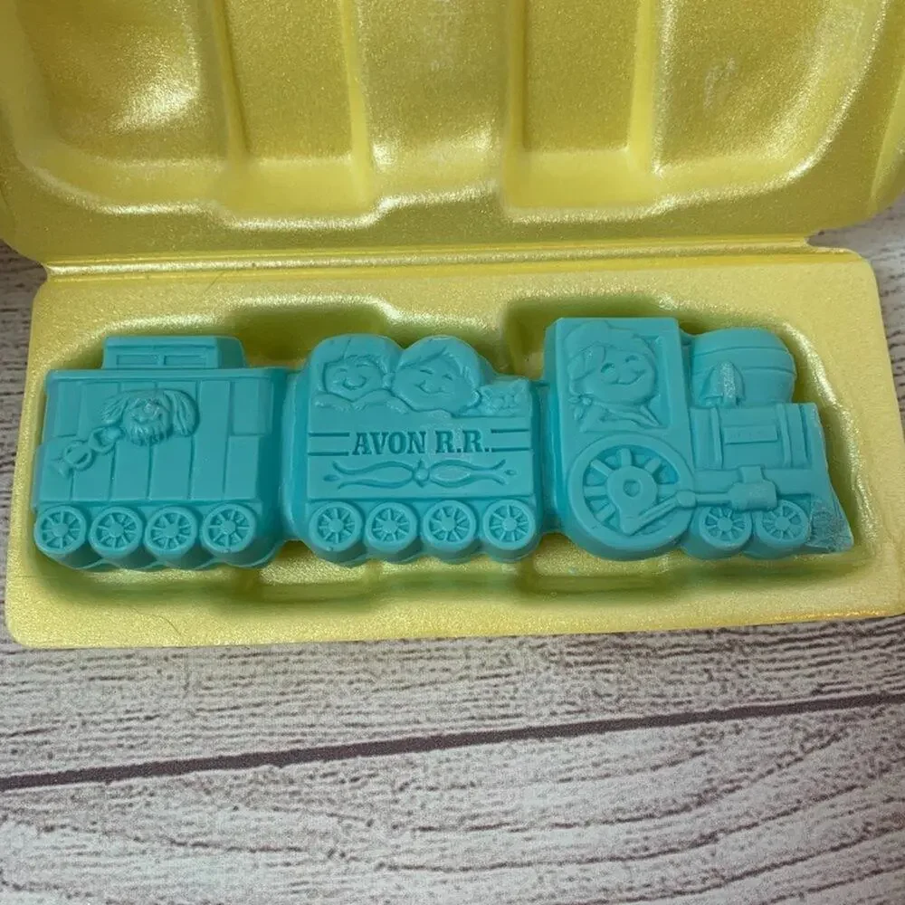 Vintage Avon Soap Train 1982 All Aboard Blue Snap Apart Set of 3 Soaps 1oz Each